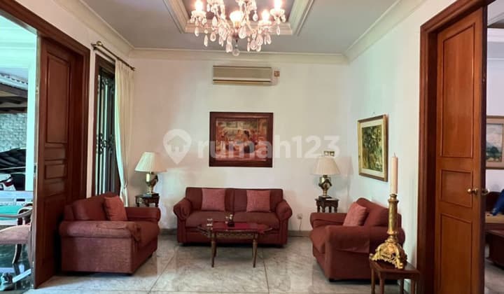 Dijual Rumah Premium Area Kebayoran Baru Bentuk Tanah Kotak