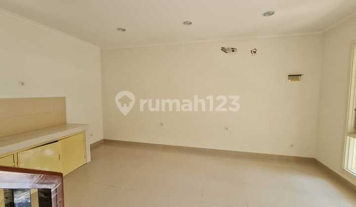 Rumah 2 Lantai Bagus Semi Furnished SHM di Cluster Tesla Utara Summarecon Serpong, Tangerang