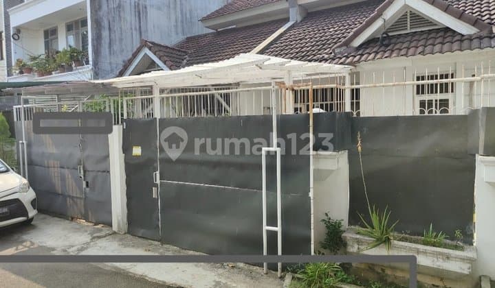 Dijual Rumah Lokasi Bagus di Taman Kedoya Baru Jakarta Barat