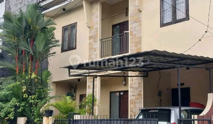 Tanah Luas Sdh 2 Lantai, Harga Miring Dekat Pasar Segar . Tanah Luas Sdh 2 Lantai, Harga Miring Dekat Pasar Segar .