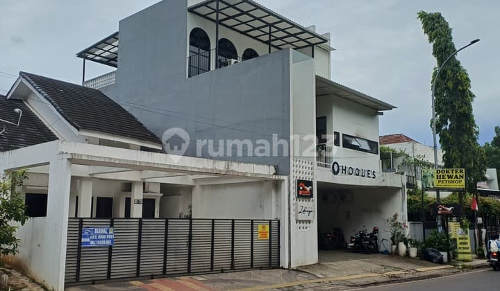 Rumah Cocok Untuk Usaha Jalan Raya Kencana Loka.