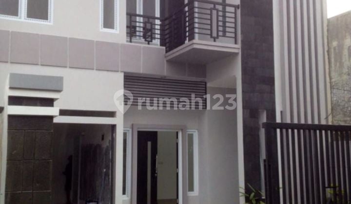 House in Cisitu 2 Floors Good Certificate