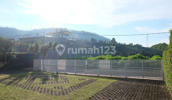 Rumah Super Luxury di Dago Resort Karya arsitek Tan Tik Lam , Satu2 nya Unit Property di Dago Resort dengan Luas Tanah Lebih dari 2000 m²