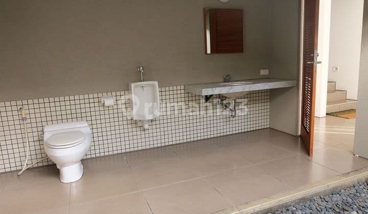 Rumah Super Luxury di Dago Resort Karya arsitek Tan Tik Lam , Satu2 nya Unit Property di Dago Resort dengan Luas Tanah Lebih dari 2000 m²