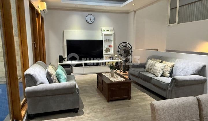 Dijual Rumah Cantik Ada Kolam Renang di Kebayoran Bintaro Jaya