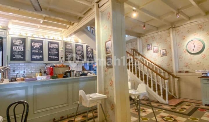 Rumah dan Caffe di Belakang Gedung Sate Sayap Riau