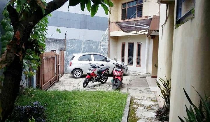 Rumah Lama Hitung Tanah di Salendro Turangga
