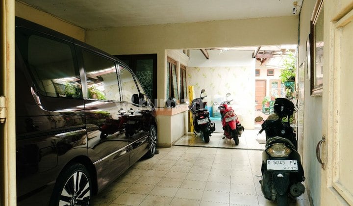 Rumah dan Ruang Usaha Posisi Strategis Sayap Riau Dekat Gedung Sate Bandung