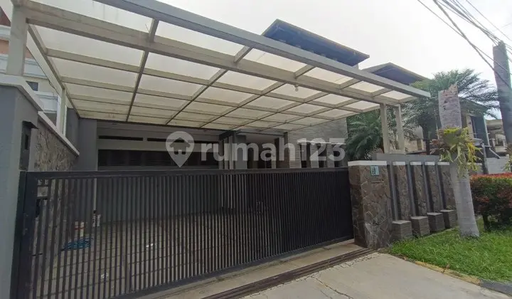 Rumah Mewah Depan Lapangan Bola Batununggal Indah Bandung
