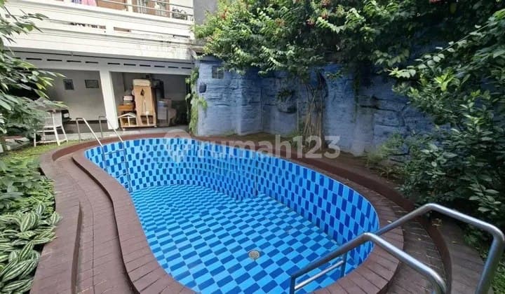 Jual Rumah dengan Kolam Renang Ada di Sayap Dago