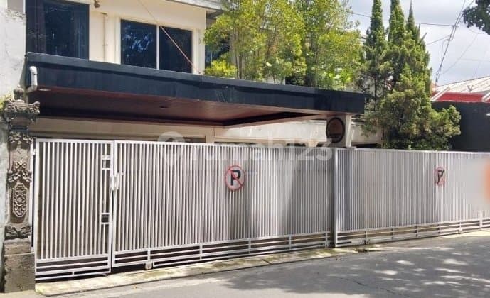 Jual Cepat Rumah Mewah Ada Kolam Renang di Cikutra Tengah Kota Bandung