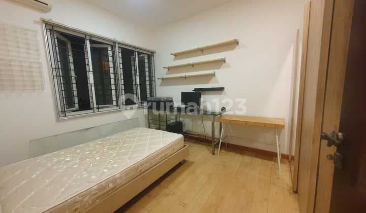 Rumah 2 Lantai Tomang Jakbar