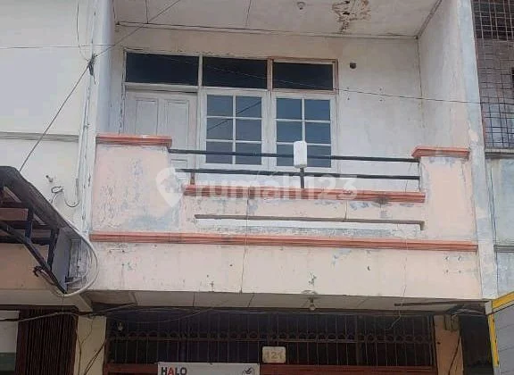 3-Storey Shop House in Kosambi Complex 3-Storey Shop House in Kosambi Complex