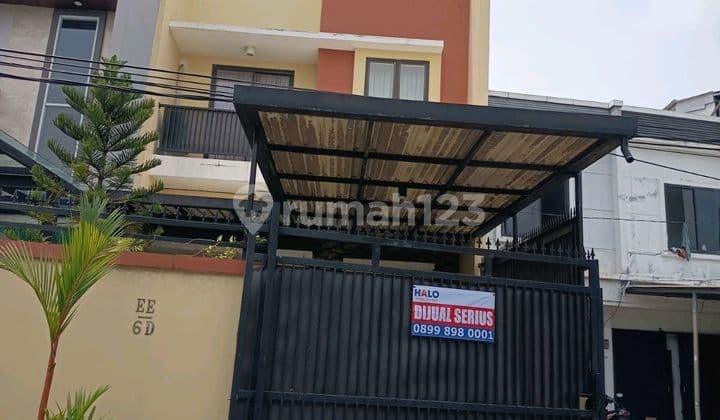 Dijual Rumah 2 Lt Minimalis Karang Tengah