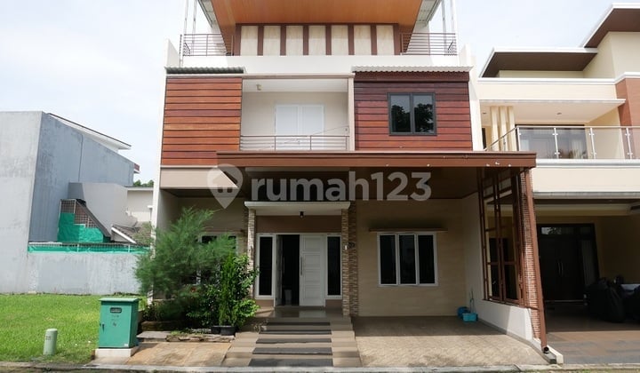 Rumah Siap Huni,Bangunan Mandiri, 3Lt,View Pool, di Cluster Modernland