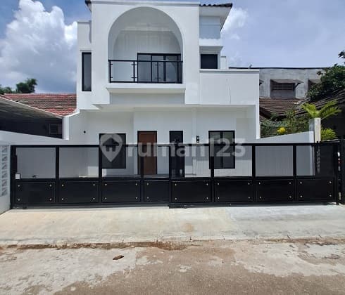 Rumah Baru, Bangunan Mandiri, 2 LT, Selatan, di Perum Kencana Loka Bsd