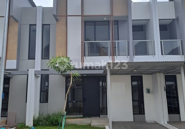 Rumah Siap Huni, Standar, 2 Lantai, Utara, di Cluster Yuthica BSD