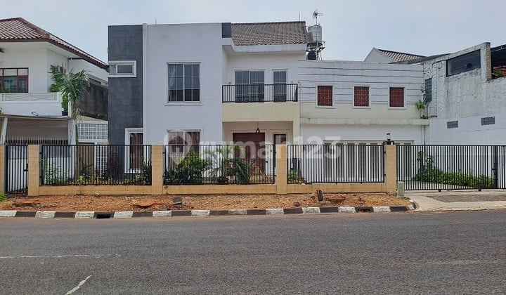 The house has been renovated, Boulevard, West, located in the Modernland Housing Complex.