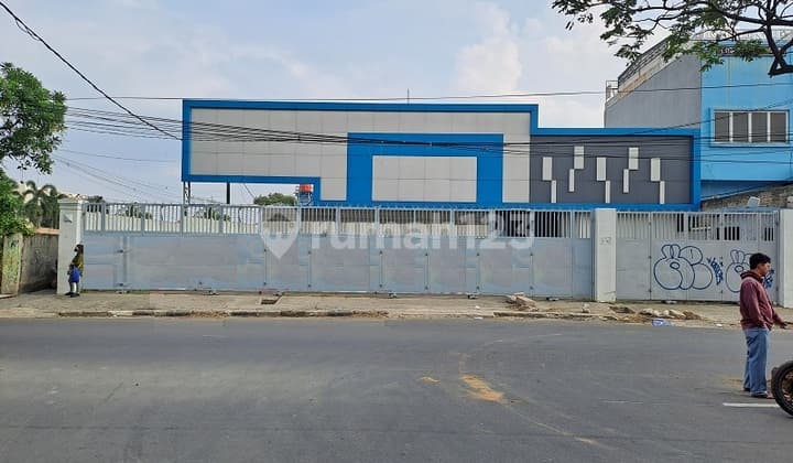 Showroom / Bengkel siap Pakai, Utara, lokasi di Jl. Kh. Hasyim Ashari