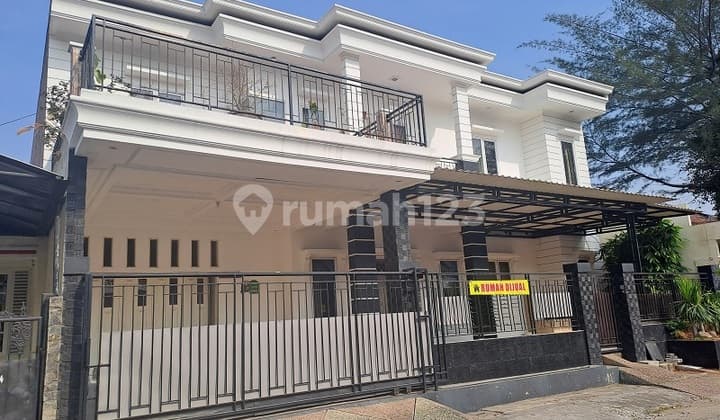 Rumah Mewah Siap Huni, Full Furnish, Timur, di Cluster Banjar Wijaya