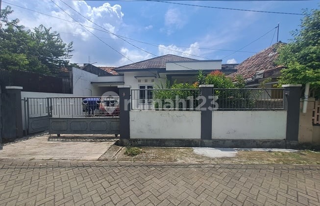 Rumah siap huni, Renovasi, 1 Lantai, Barat, Lokasi di Kota Tangerang