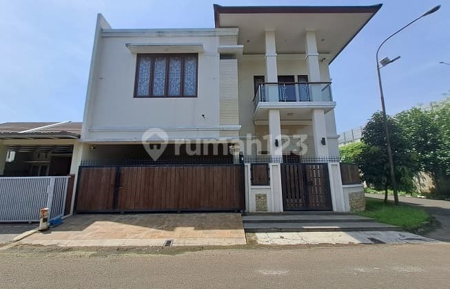 Rumah Bangunan Mandiri, Swimming Pool, Hook, Di Cluster Banjar Wijaya