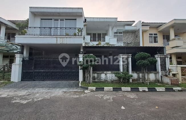 Rumah sudah Renovasi, ada swimming pool, Boulevard, di PerumModernland