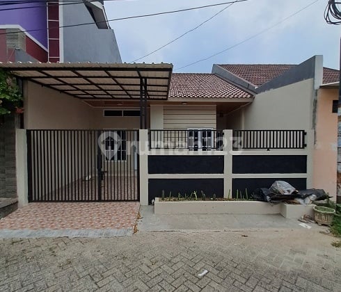 Rumah siap huni, Renovasi, depan mesjid, Utara, di Perum GriyaLoka BSD