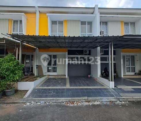 Rumah siap huni, Renovasi, 2 lantai, Timur, di Cluster Modernland