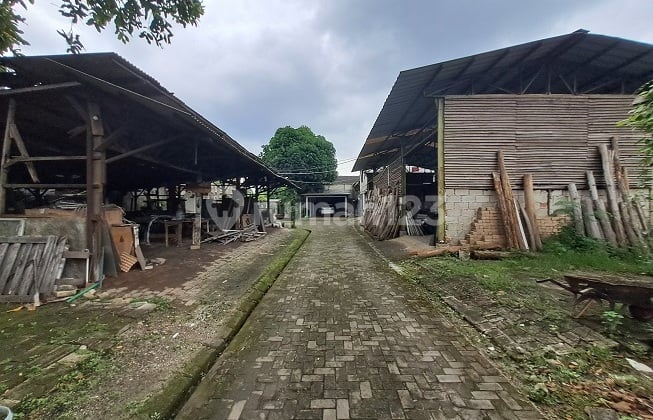 Tanah siap bangun, utara, lokasi di Jln KH. Hasyim Ashari, Cipondoh