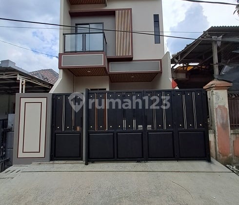 Rumah Baru, Renovasi, Minimalis Modern, 2 LT, di Perum Simprug Diporis