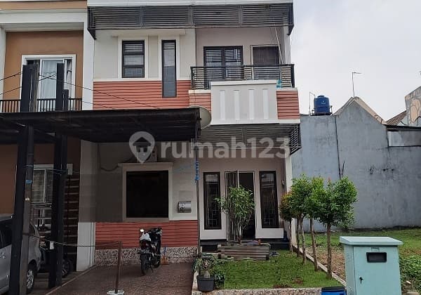 Rumah siap huni, Renovasi, 2 LT, selatan, di Cluster Taman Holandia
