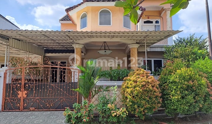 Rumah siap huni, Renovasi, 2 lantai, Hook, di Cluster Banjar Wijaya