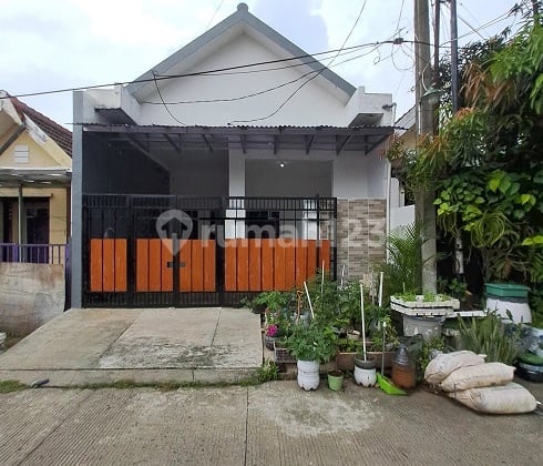 Rumah siap huni, Renovasi, 1 Lt, Timur laut, di Perum Medang Lestari