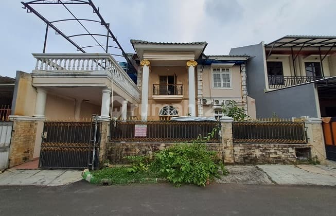 The house has been renovated, American Classic style, 2 stories, in Banjar Wijaya Cluster.