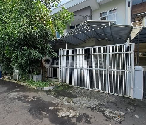 The house has been renovated, south-facing, located in the Modernland Cluster.