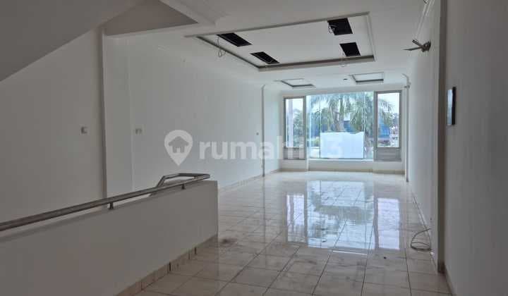 Dijual Ruko 3 Lantai SHM 202 m2, Di Kebon Jeruk, Jakarta Barat