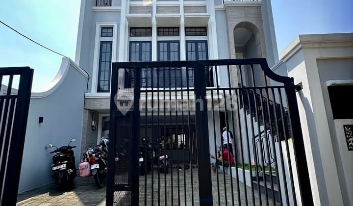 Ampera Jakarta Selatan Rumah Baru Dalam Komplek Dekat Kemang