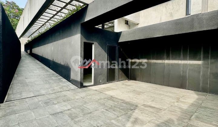 Rumah Baru Bergaya Kontemporer di Ampera, Jakarta Selatan