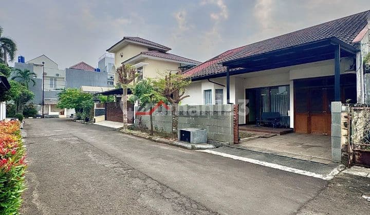 Lebak Bulus, South Jakarta - Ready-to-Occupy House in a Complex Near MRT