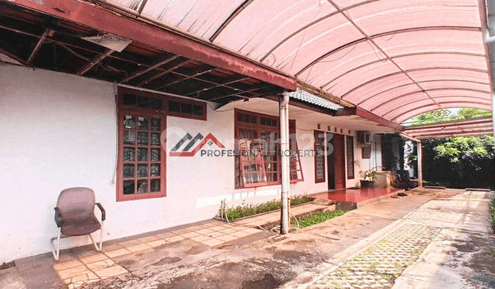 Rumah Lama Layak Huni Halaman Belakang Luas di Cilandak