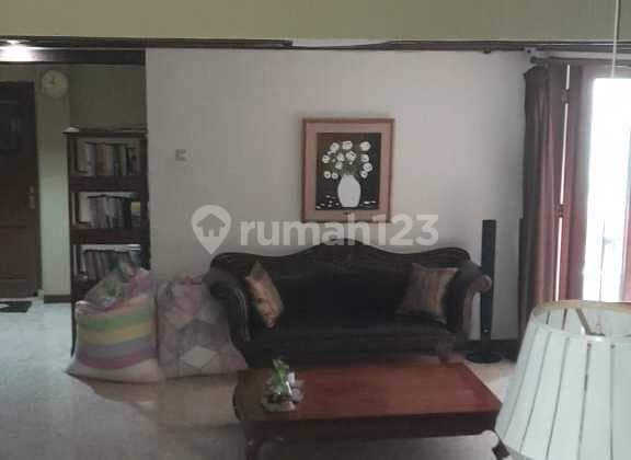 Ready-to-Occupy House in Kebayoran Lama Area