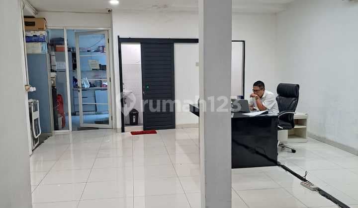Gedung Ex Kantor di Prapanca Raya - Kebayoran Baru