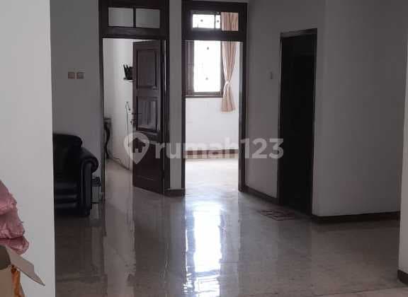 Rumah siap huni di Kebayoran lama Area