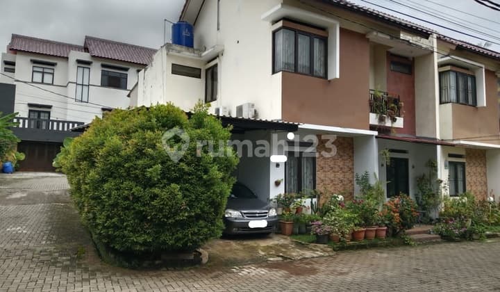 Rumah Hook Minimalis dan Asri 2 Lantai di Cirendew Ciputat