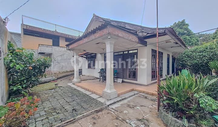 Rumah Dgn Ruangan2 Yg Luas dan Strategis di Lawanggintung Batutulis Bogor