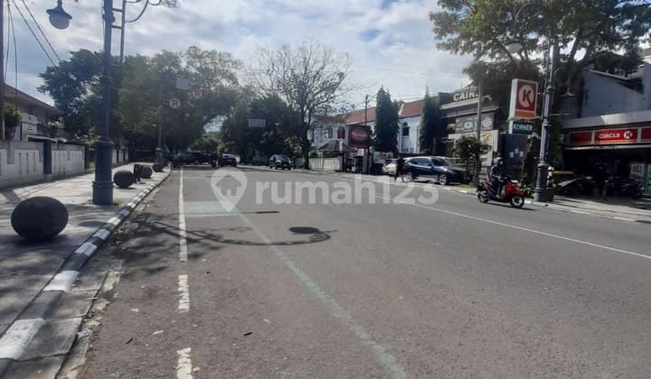 Rumah Strategis Ekslusif Di Mainroad Riau LL RE Martadinata shv