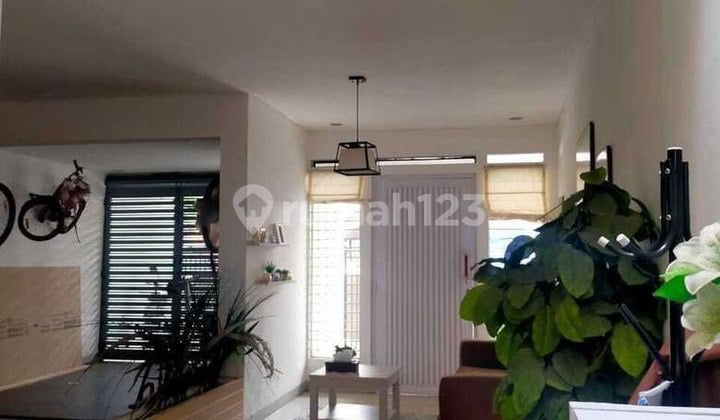Dijual Rumah Cantik Dekat Kampus Itenas Lokasi Cikutra Kota Bandung Mr