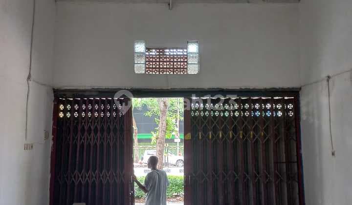 Shop House for Rent on Urip Sumoharjo Street, Tegalsari, Surabaya