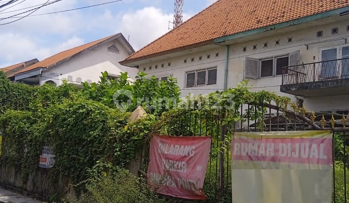 For Sale House on Comal Street, Tegalsari, Surabaya For Sale House on Comal Street, Tegalsari, Surabaya